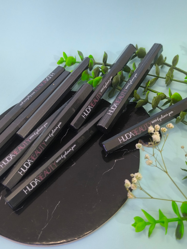 خرید خط چشم ماژیکی ضدآب با کیفیت فوق العاده بالا Huda beauty هدی بیوتی