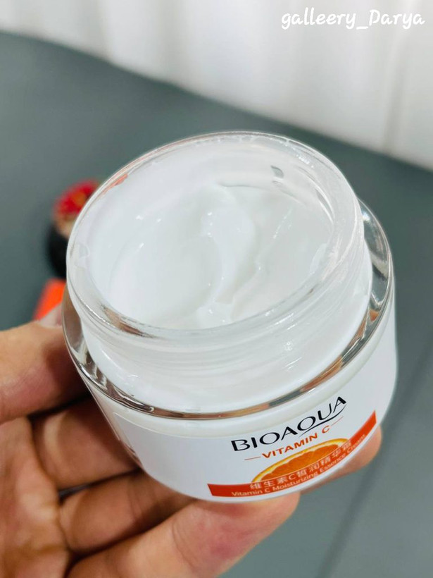 بهترین قیمت خرید کرم آبرسان و روشن کننده ویتامین سی بیوآکوا BIOAQUA