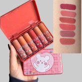 رژلب کالر کستل Color castleبا رنگهای کاربردی و بی نظیر مناسب استفاده روزانه و کمجا پوشش دهی یکدست و مخملی