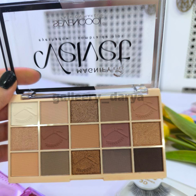 پالت سایه ۱۵رنگ برند رولوشن Revolution مدل Velvet Rose