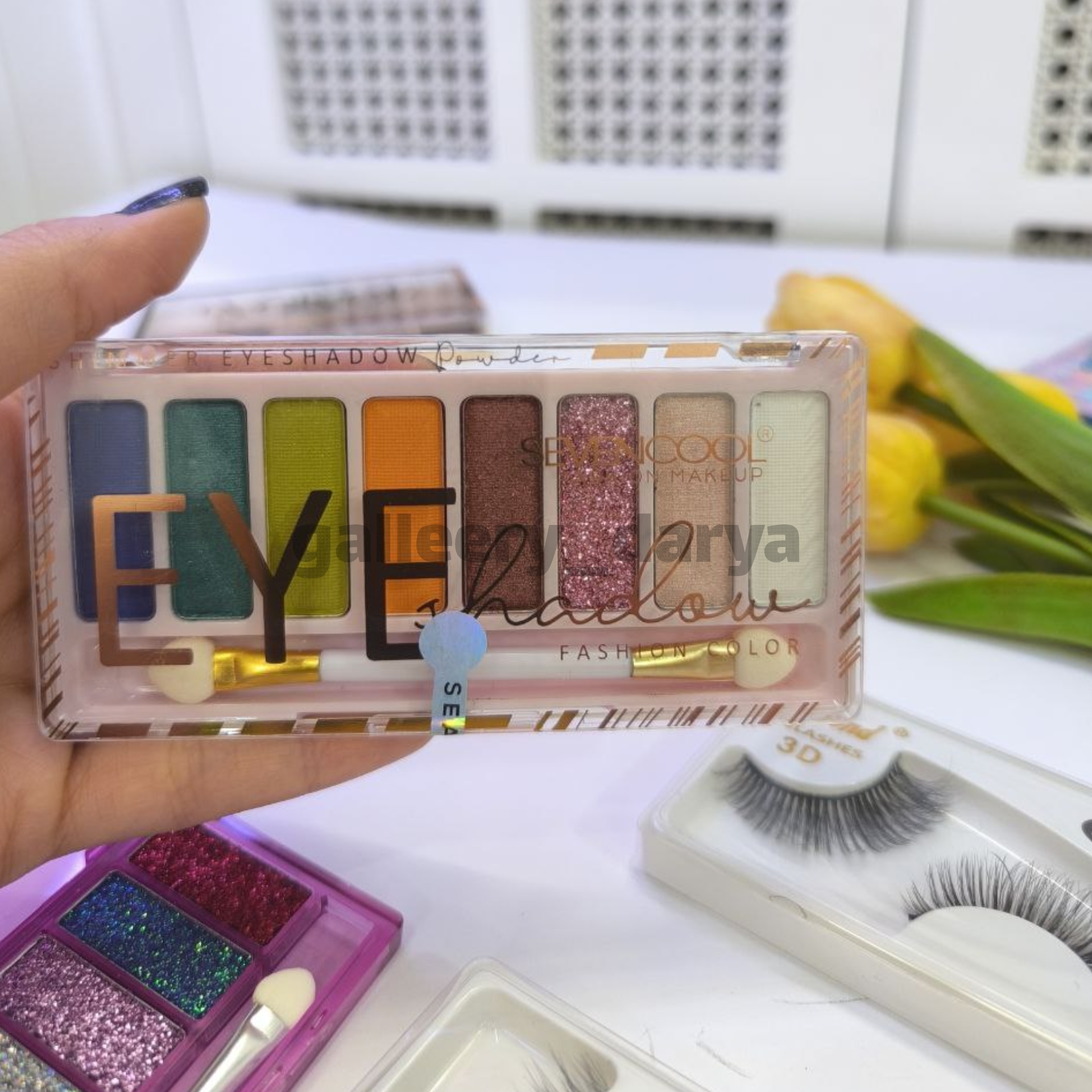 پالت سایه ۸رنگ به همراه براش دوطرفه برند سون کول SEVEN COOL مدل EYE