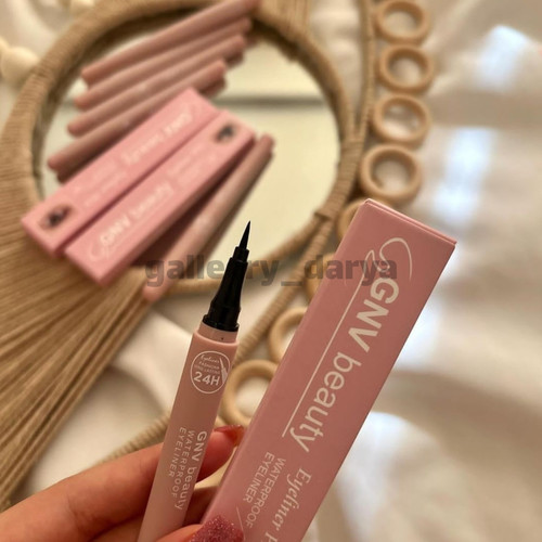 خرید خط چشم ماژیکی. مشکی مات. برند GNV beauty. با ماندگاری بالا.