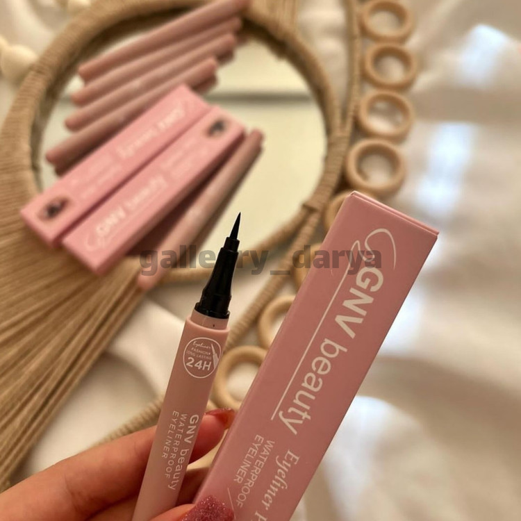 خرید خط چشم ماژیکی. مشکی مات. برند GNV beauty. با ماندگاری بالا.