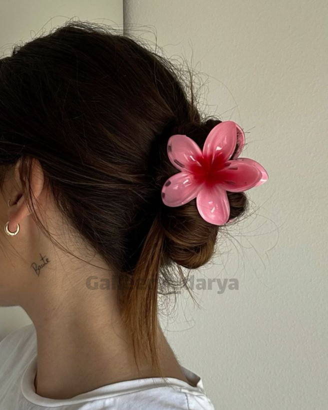 قیمت فروش آنلاین کلیپس موی ترند پینترستی پلومریا سایز بزرگ رنگ هلویی طرح گل بدون آسیب زدن به مو.